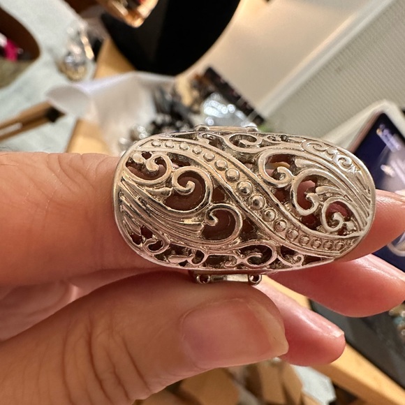 Large Silver Ring - Picture 4 of 4